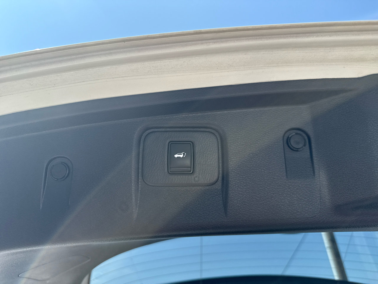 Used 2018 Nissan Murano SL w/ Moonroof Package image 9