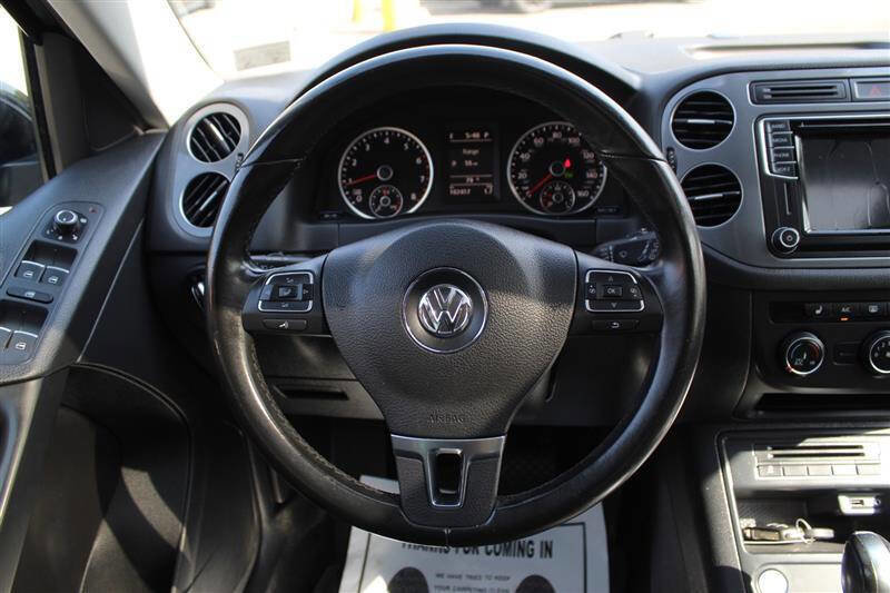 Used 2017 Volkswagen Tiguan Wolfsburg Edition AWD/4WD image 14