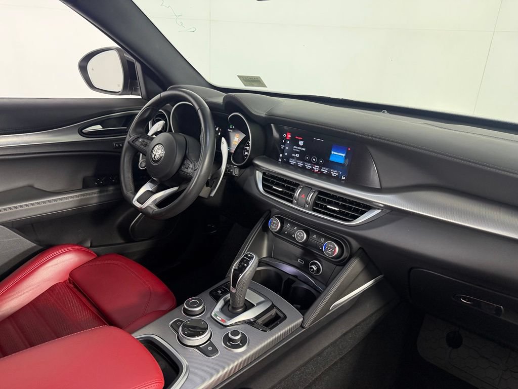 Used 2023 Alfa Romeo Stelvio Veloce AWD/4WD image 38