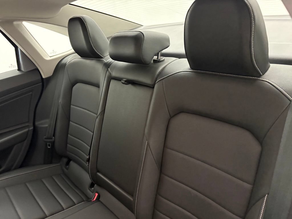 Used 2024 Volkswagen Jetta SE FWD image 31