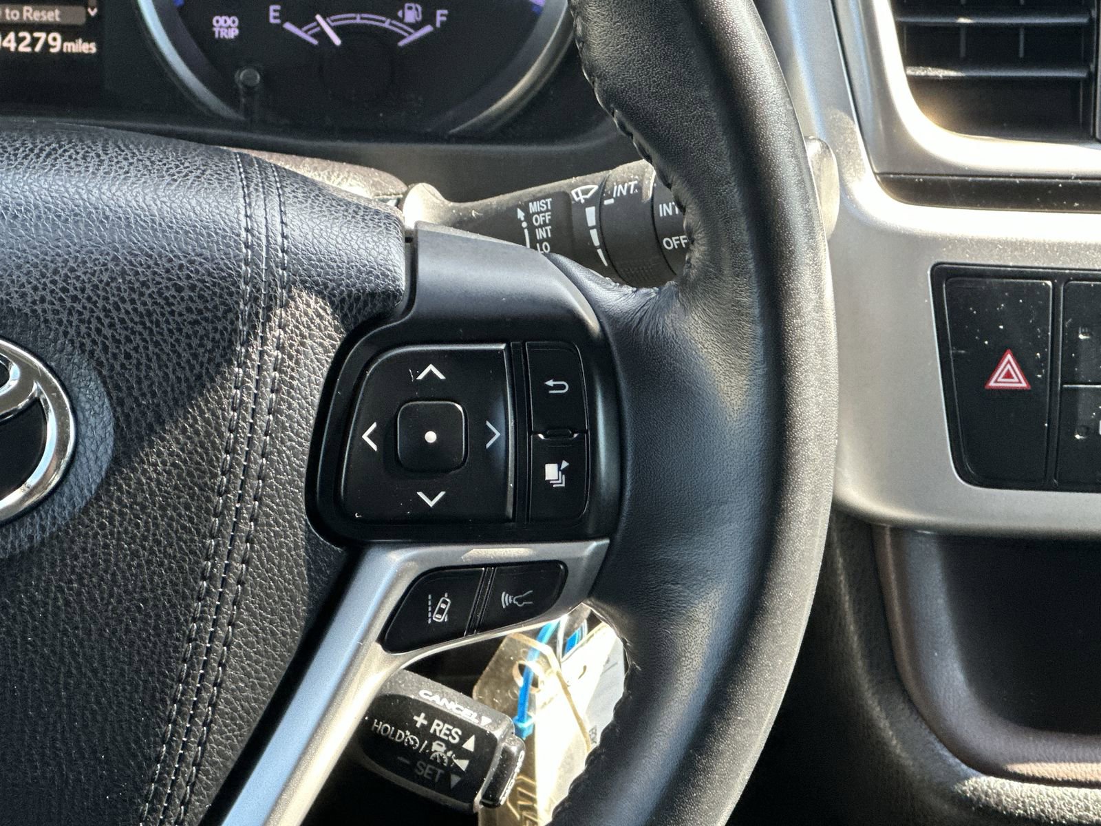 Used 2018 Toyota Highlander Plus FWD image 21
