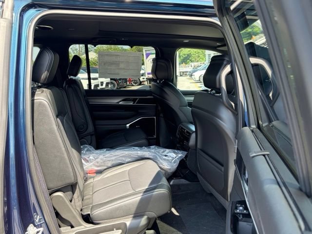 New 2026 Jeep Grand Wagoneer Limited AWD/4WD image 33