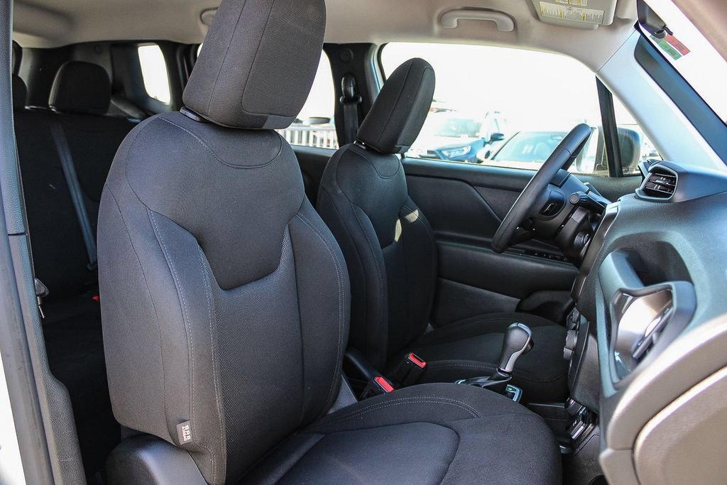 Used 2023 Jeep Renegade Latitude AWD/4WD image 17