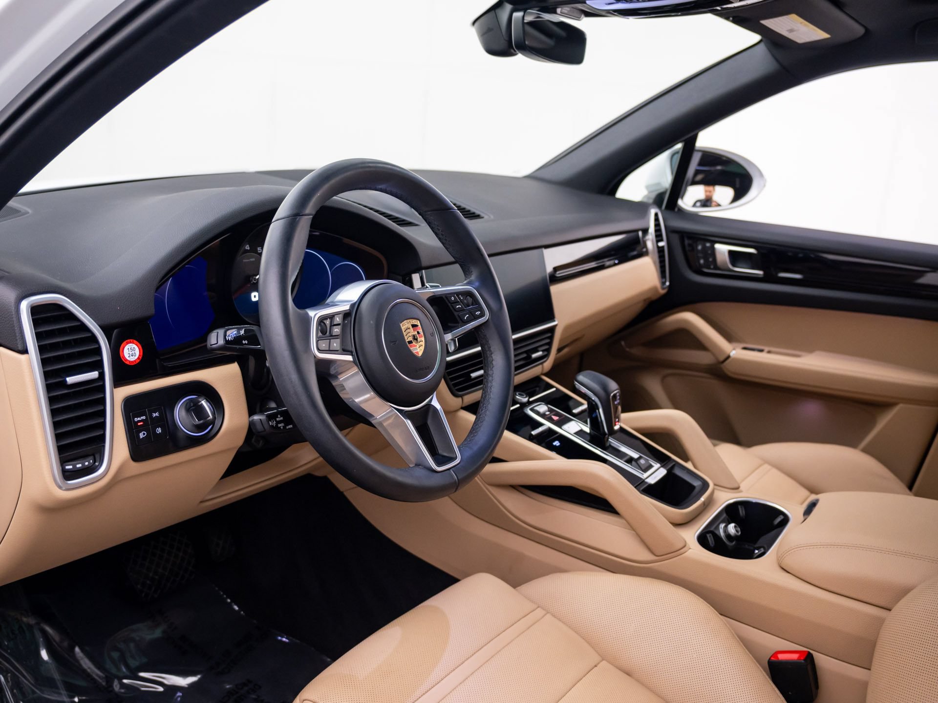 Certified 2023 Porsche Cayenne AWD/4WD image 4
