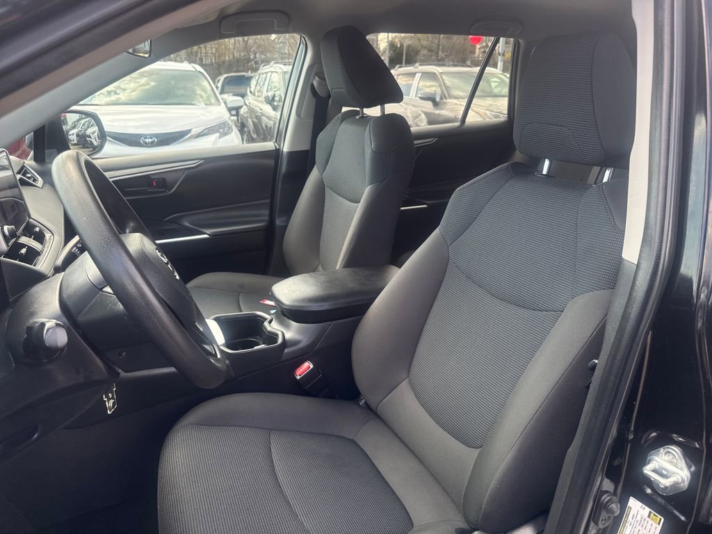 Used 2023 Toyota RAV4 LE image 15
