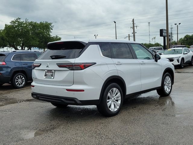 Used 2025 Mitsubishi Outlander ES FWD image 6