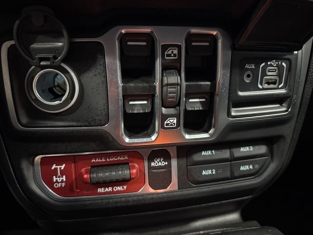 Used 2025 Jeep Wrangler Unlimited Sport AWD/4WD image 16