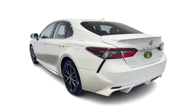 Used 2021 Toyota Camry SE w/ Convenience Package image 4