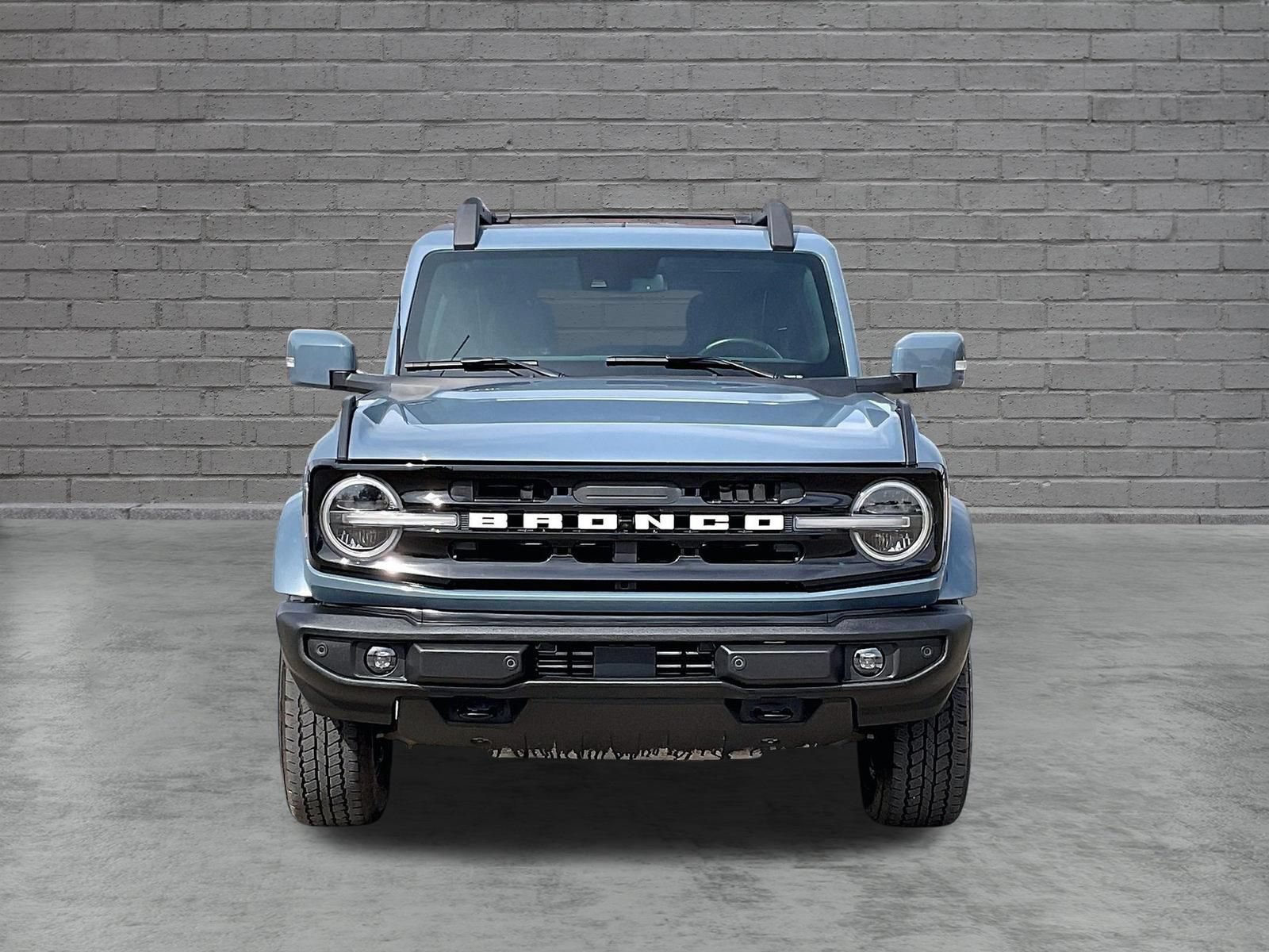 Used 2023 Ford Bronco Outer Banks AWD/4WD image 2