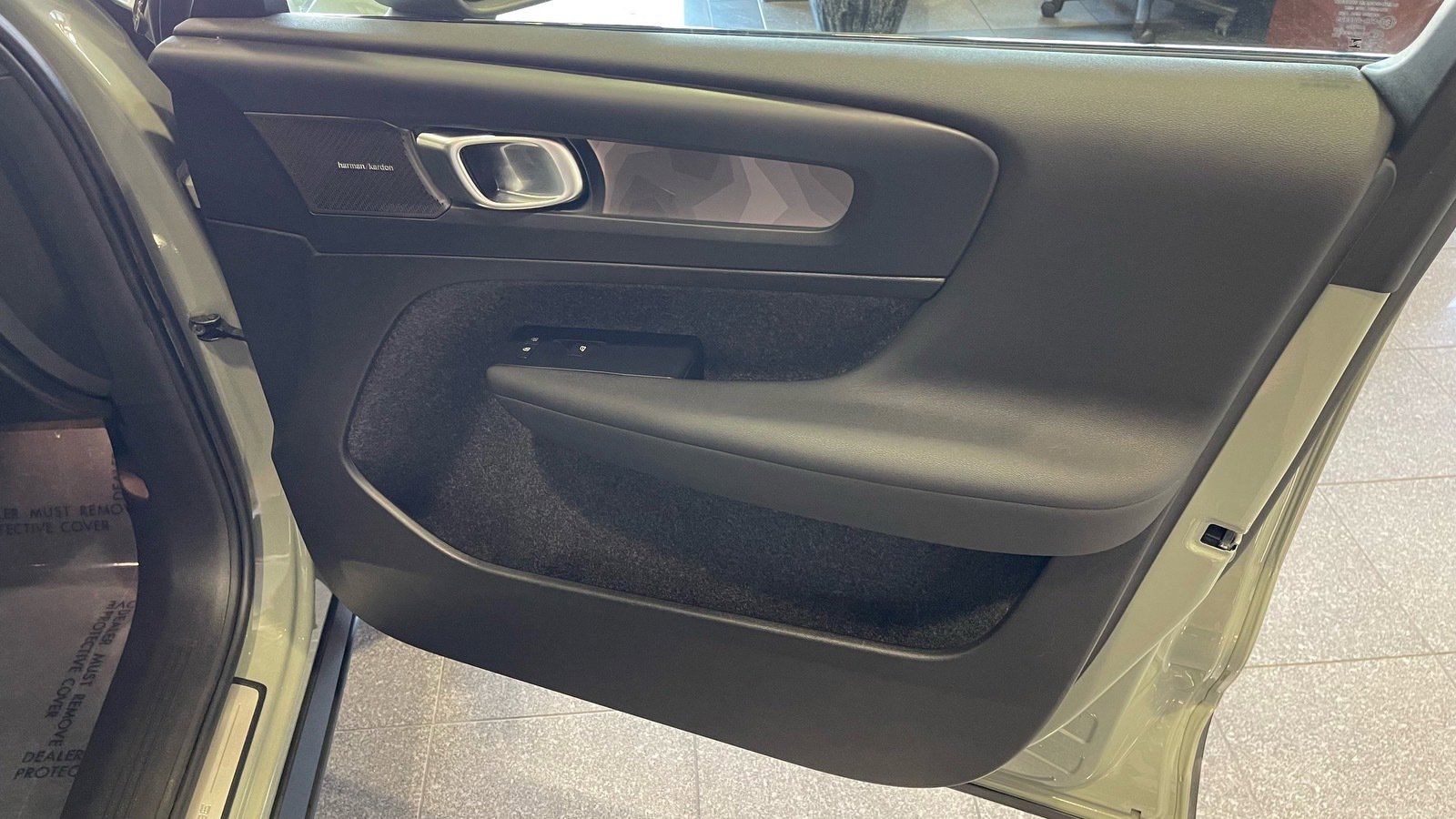 Used 2024 Volvo C40 P8 Recharge Ultimate w/ Protection Package Premier AWD/4WD image 36