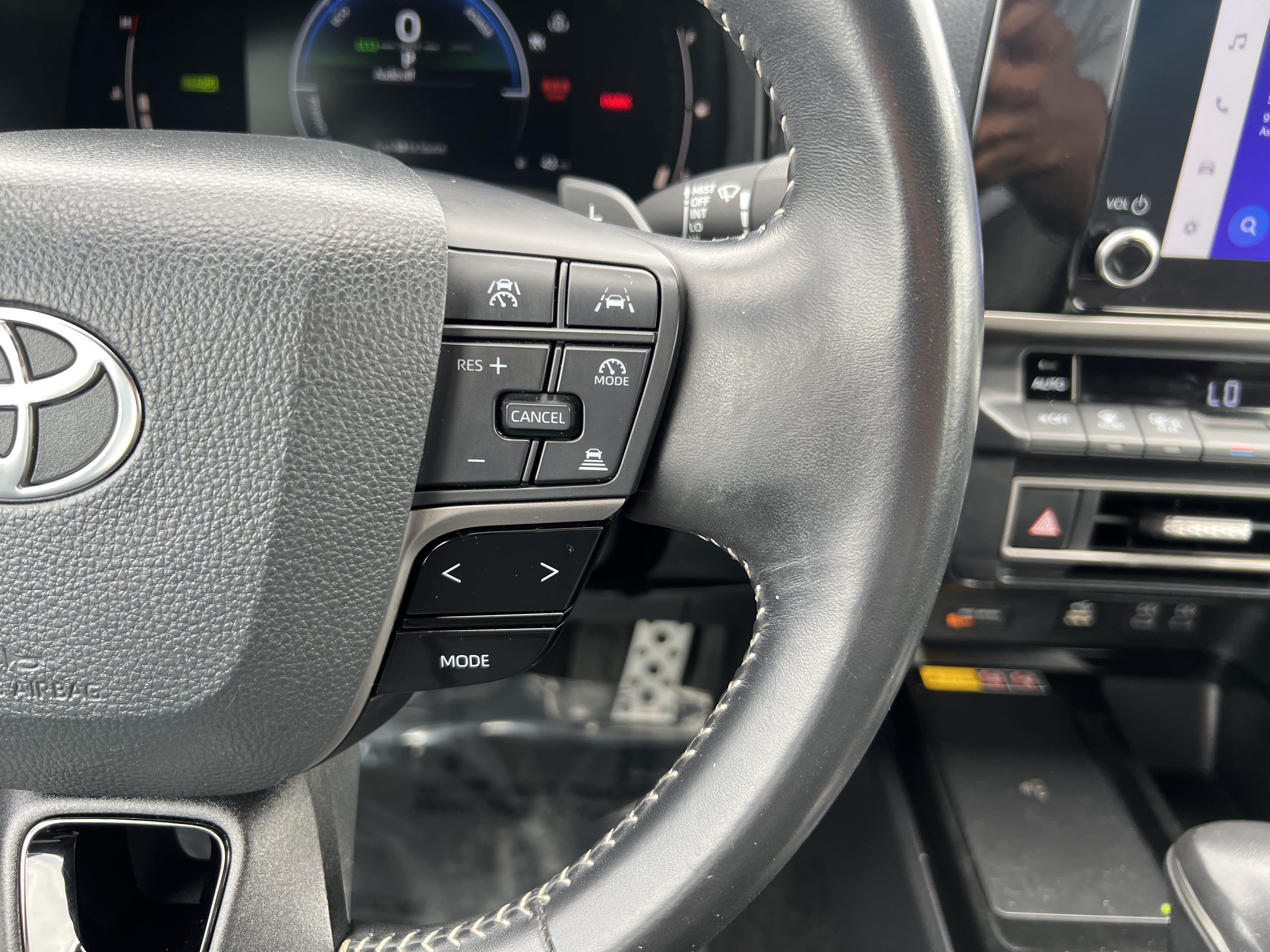 Used 2025 Toyota Camry SE FWD image 27