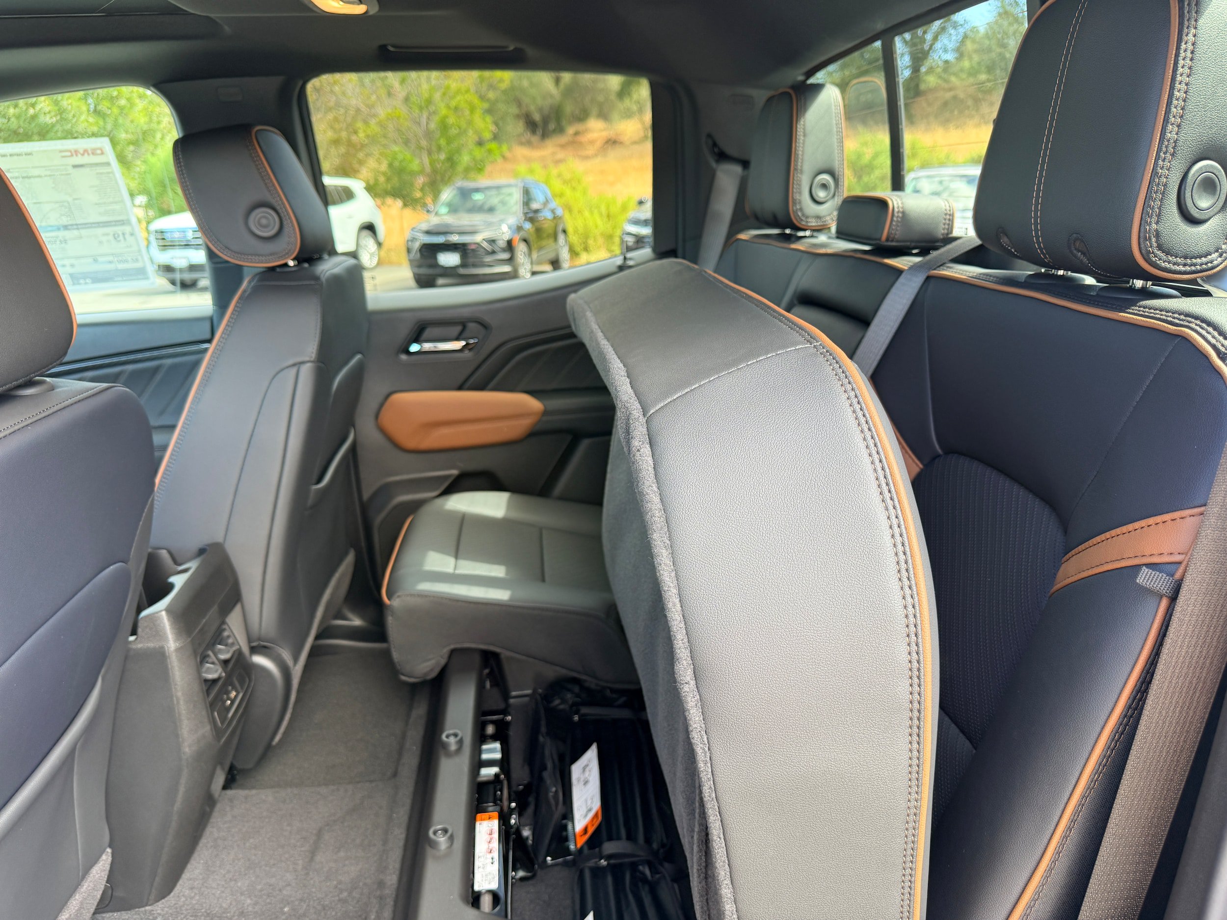 New 2026 GMC Canyon AT4 w/ Technology Plus Package AWD/4WD image 10