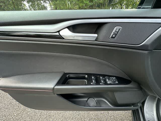 Used 2015 Ford Fusion SE w/ Equipment Group 201A FWD image 14