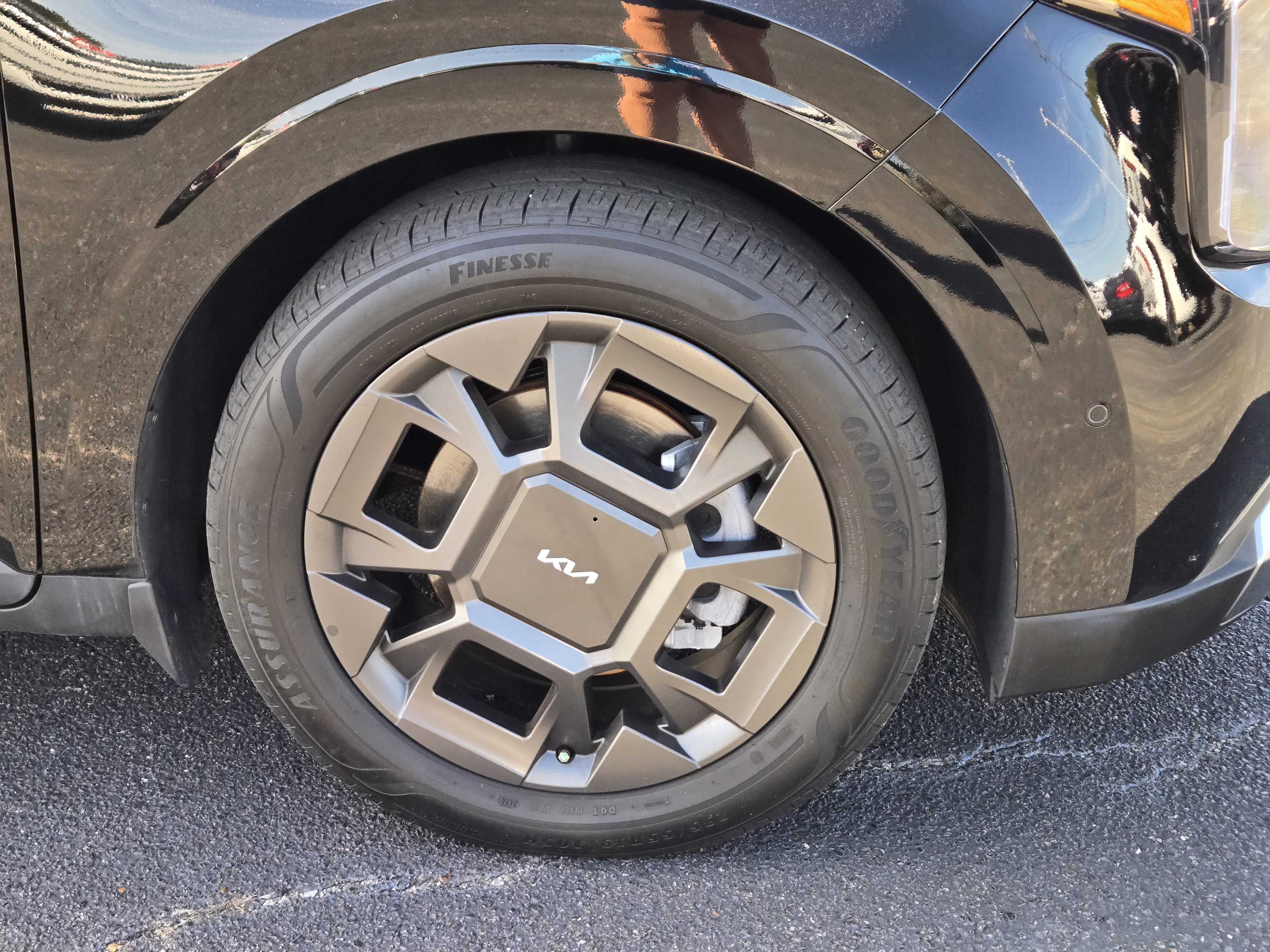 Used 2025 Kia Carnival SX image 4