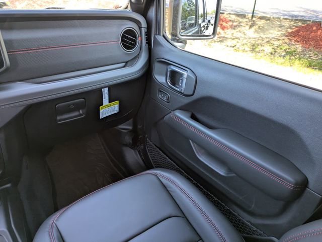 Used 2025 Jeep Wrangler Unlimited Rubicon AWD/4WD image 17