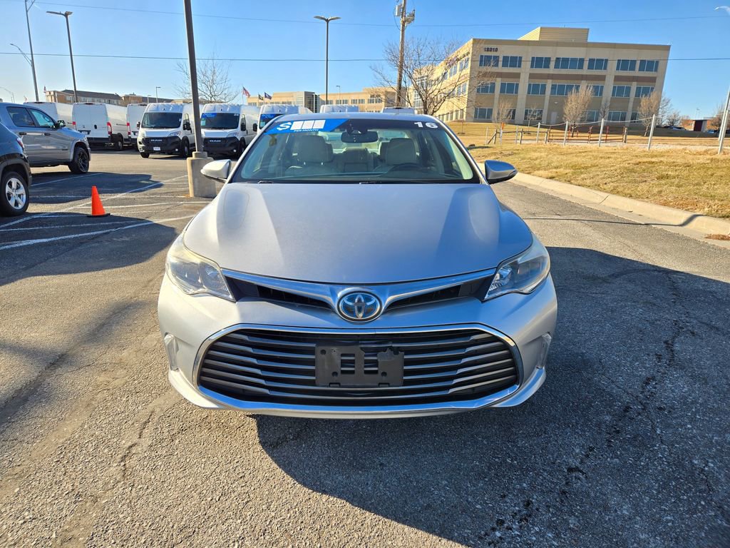 Used 2016 Toyota Avalon Limited image 9