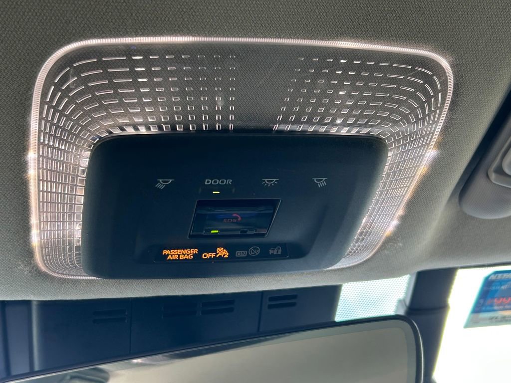 Used 2023 Toyota Prius XLE FWD image 18