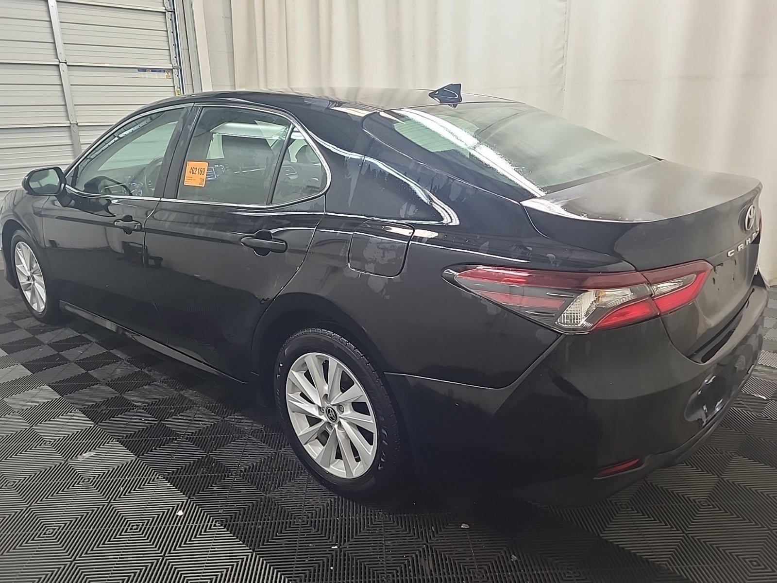 Used 2022 Toyota Camry LE FWD image 2
