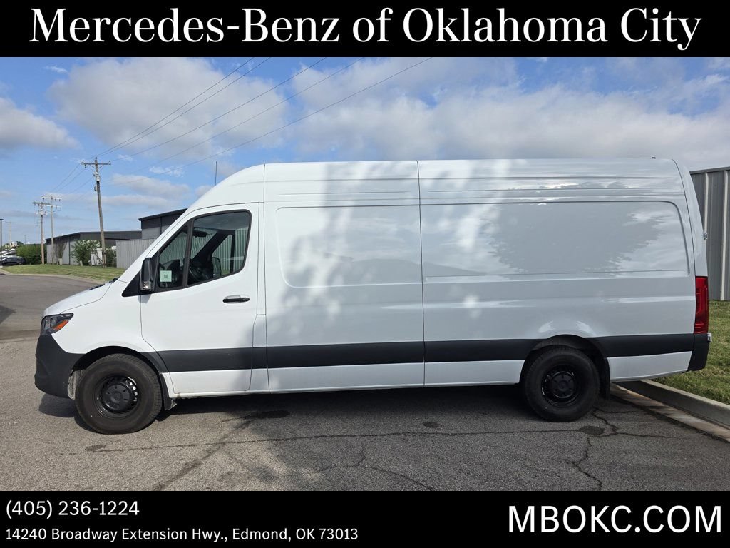 Used 2025 Mercedes-Benz Sprinter 2500 image 2