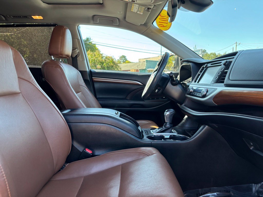 Used 2019 Toyota Highlander Limited FWD image 30