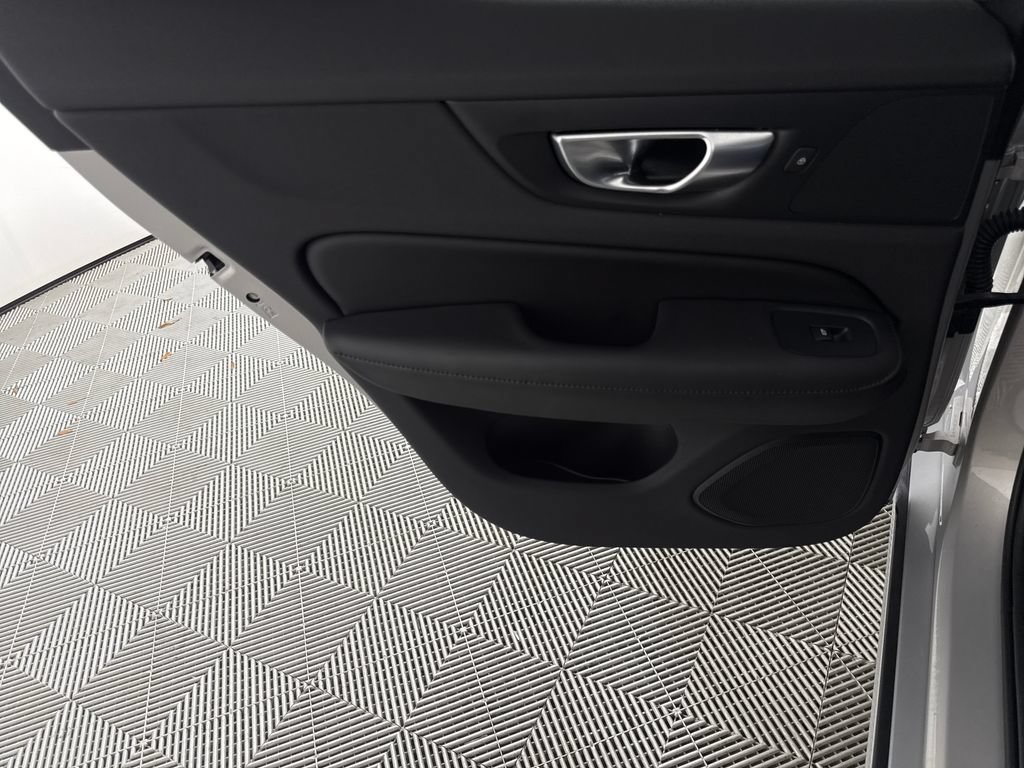 Used 2025 Volvo S60 B5 Core FWD image 11