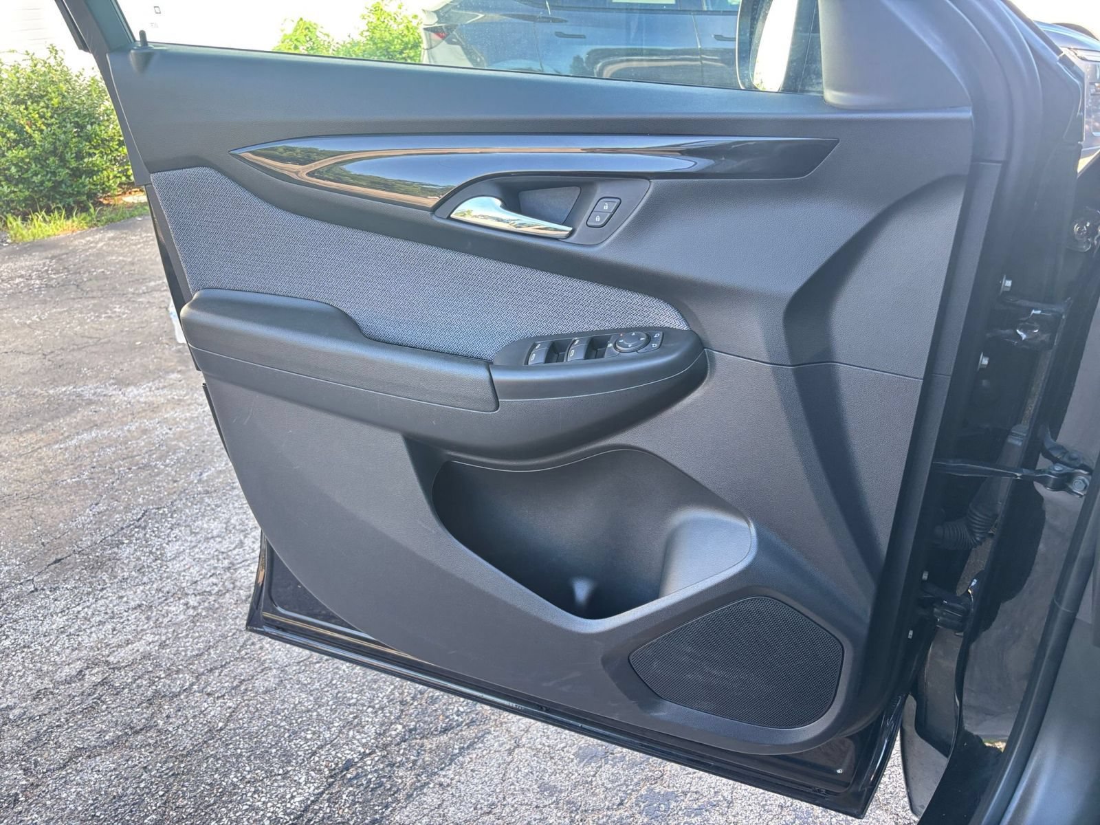 Used 2025 Chevrolet TrailBlazer LT AWD/4WD image 18