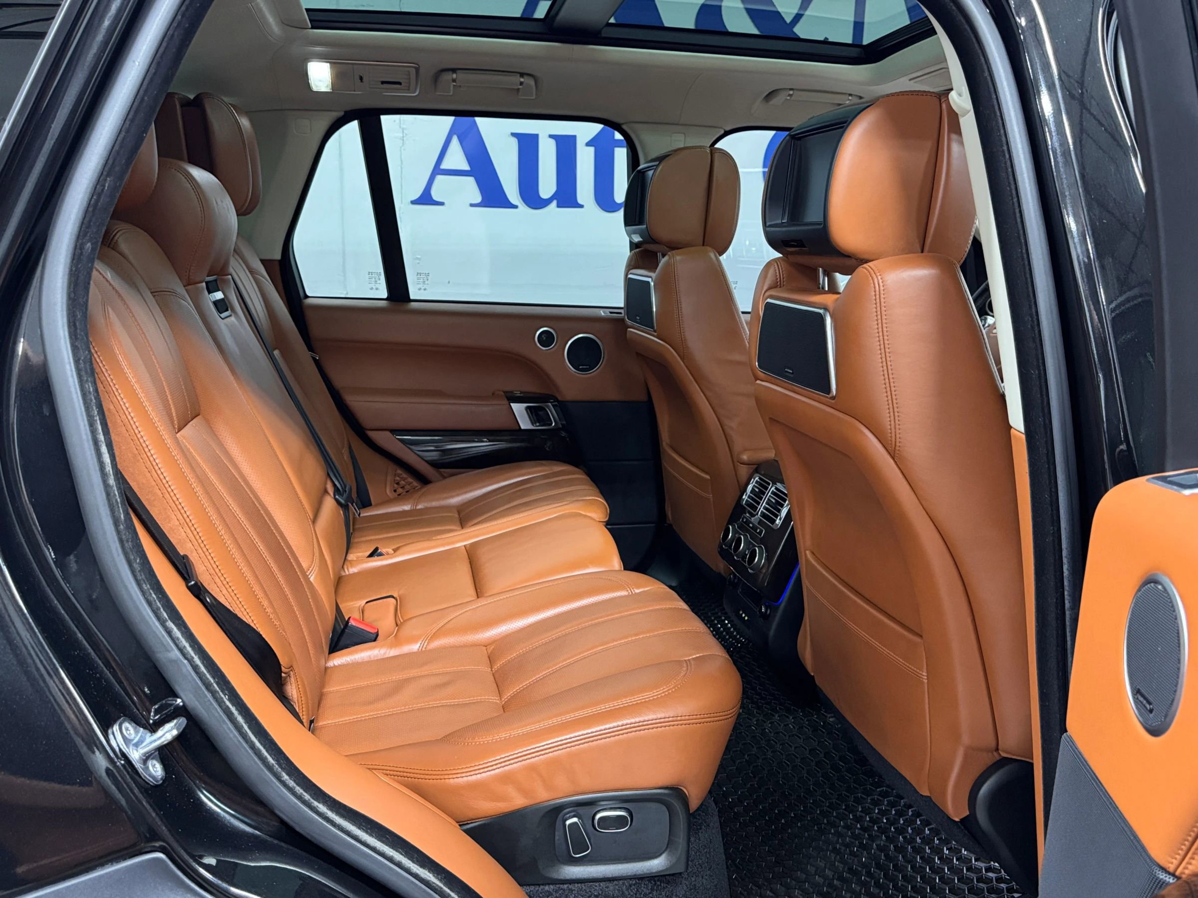 Used 2015 Land Rover Range Rover Autobiography image 14