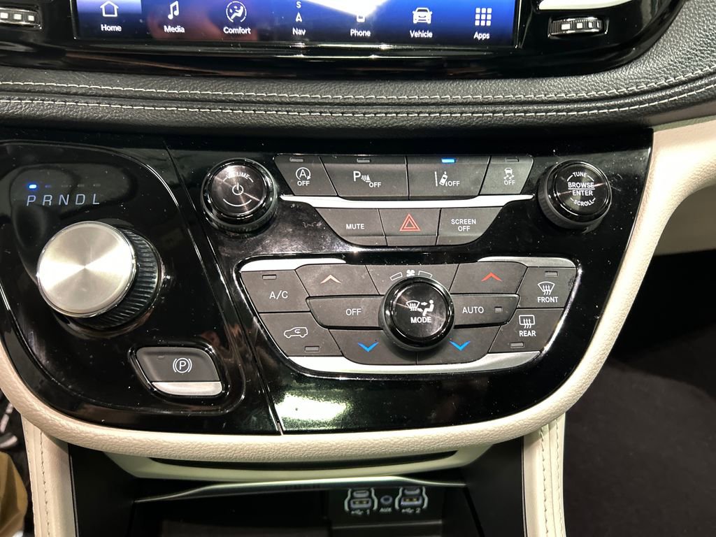 Used 2024 Chrysler Pacifica Limited FWD image 19