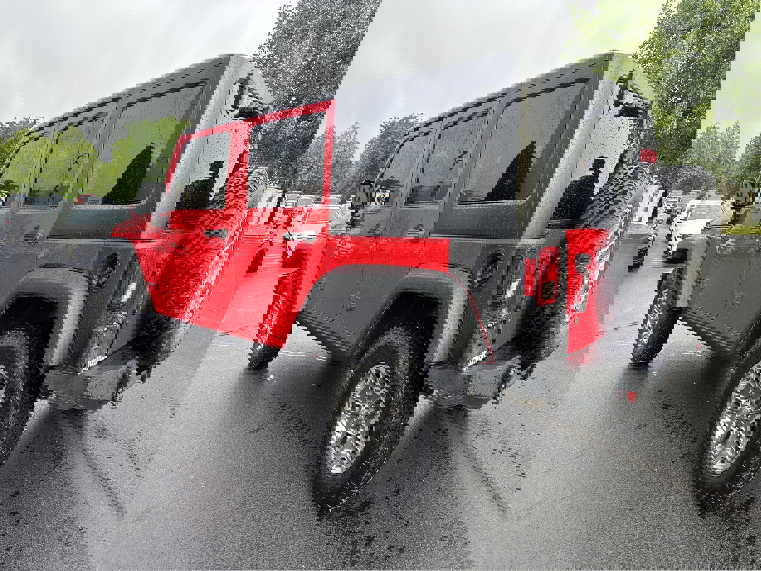 Used 2015 Jeep Wrangler Unlimited Rubicon w/ Connectivity Group AWD/4WD image 3