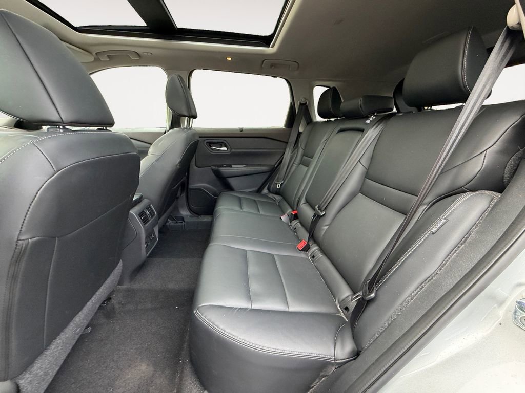 Used 2023 Nissan Rogue SL w/ SL Premium Package image 15