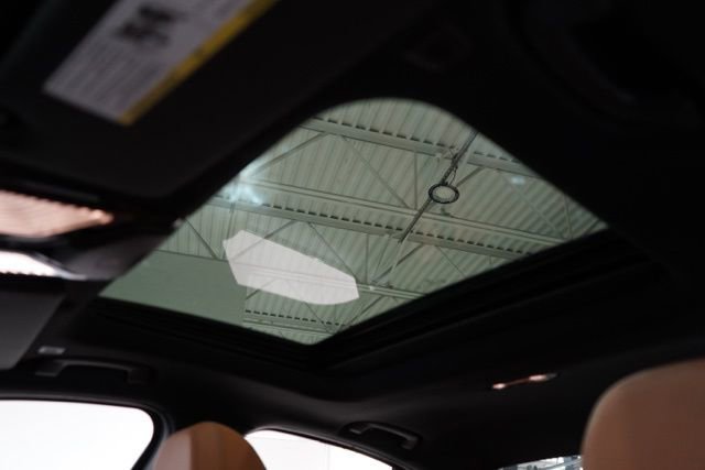 Used 2025 BMW 330i xDrive Sedan w/ M Sport Package image 17