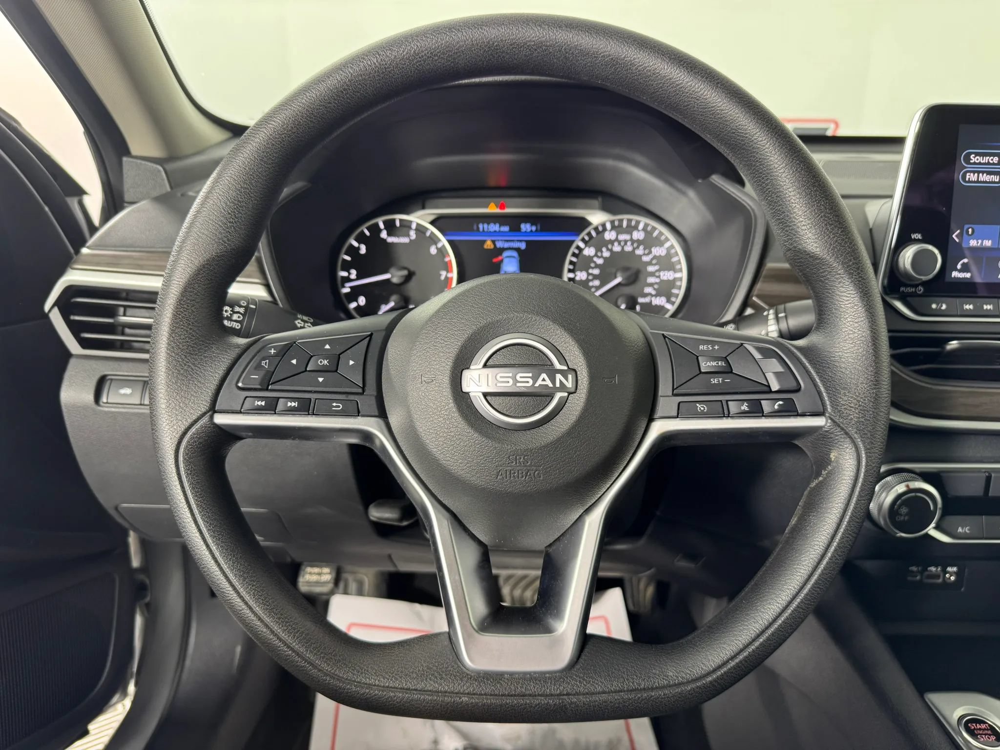 Used 2024 Nissan Altima 2.5 SV FWD image 13