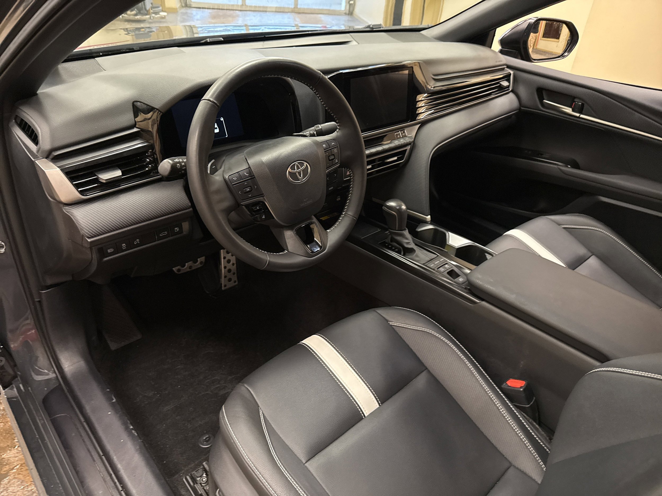 Used 2025 Toyota Camry SE w/ Convenience Package AWD/4WD image 32