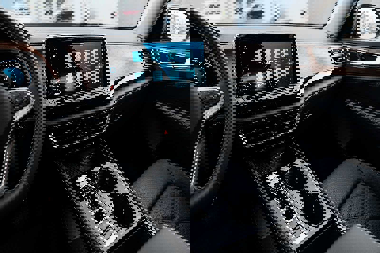 New 2026 Volkswagen Atlas SE image 8