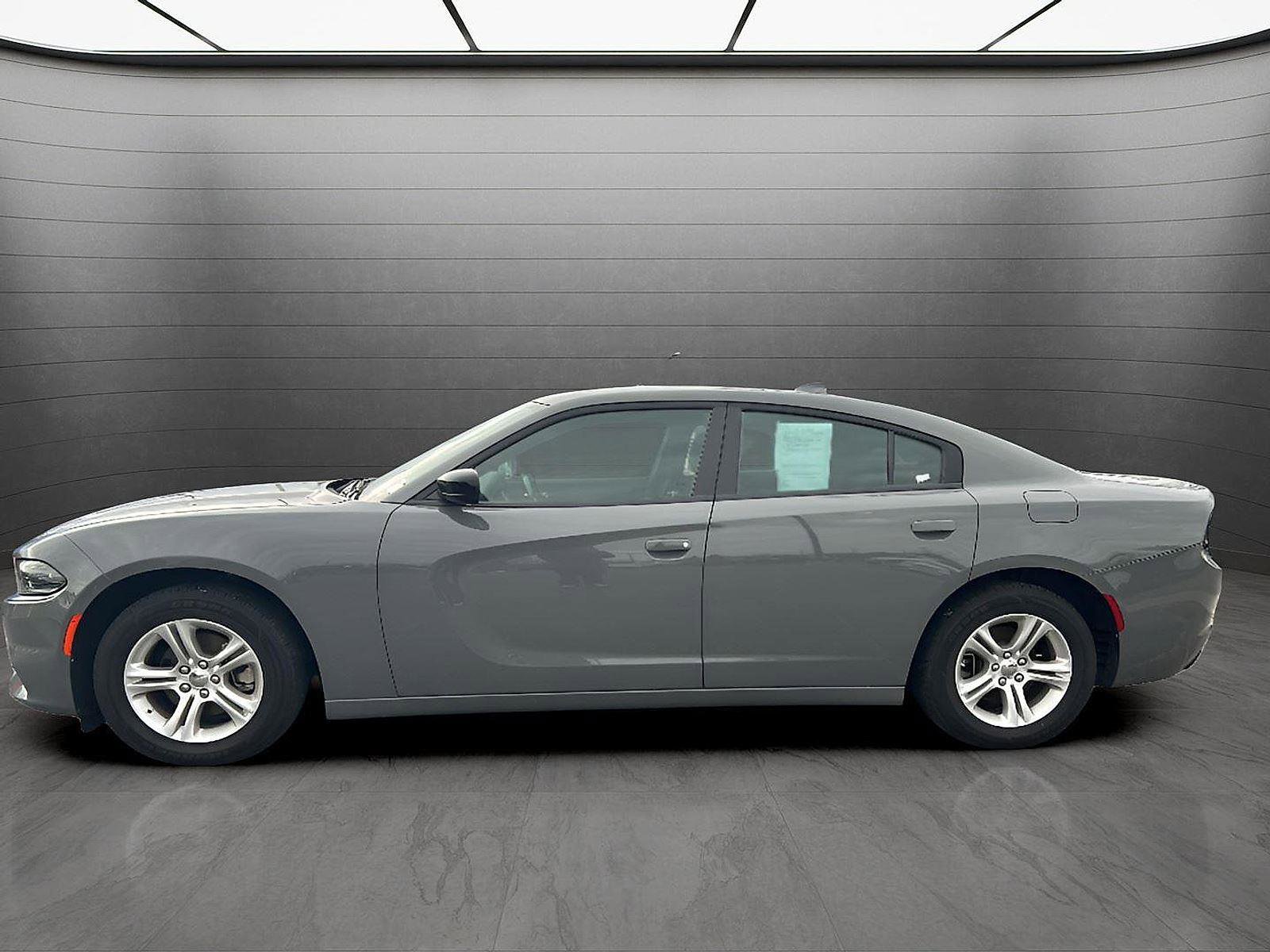 Used 2023 Dodge Charger SXT image 2