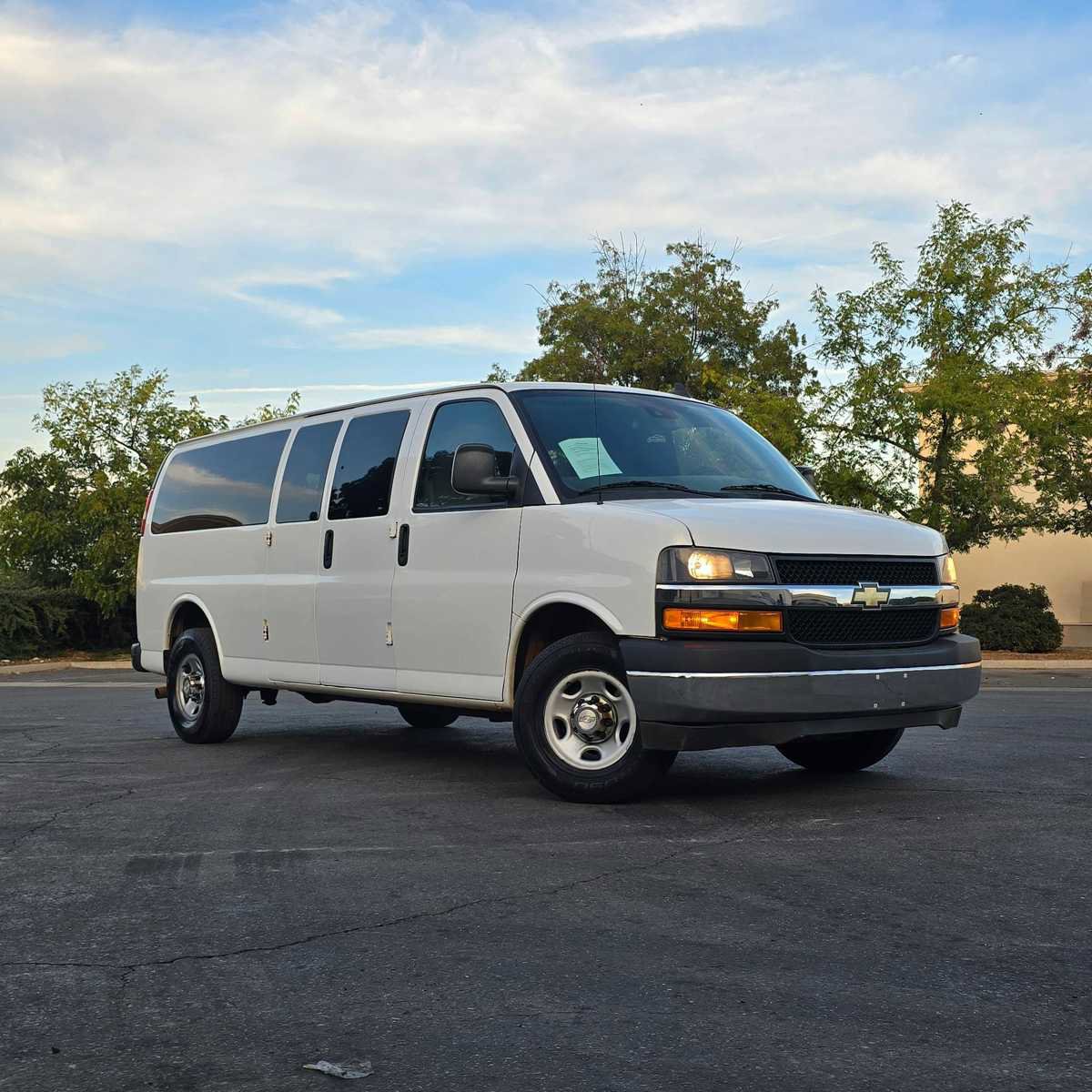 Used 2020 Chevrolet Express 3500 LT w/ LT Preferred Equipment Group image 8
