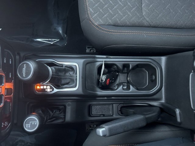 Used 2024 Jeep Gladiator Mojave w/ Technology Group image 9