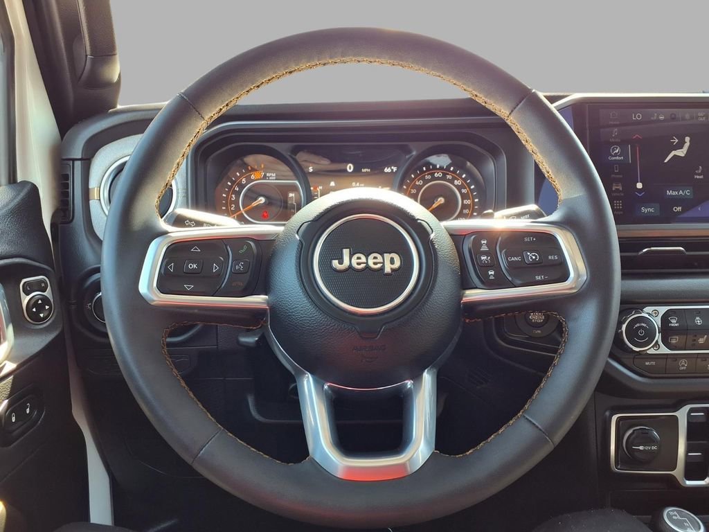 Used 2025 Jeep Wrangler Sahara image 15
