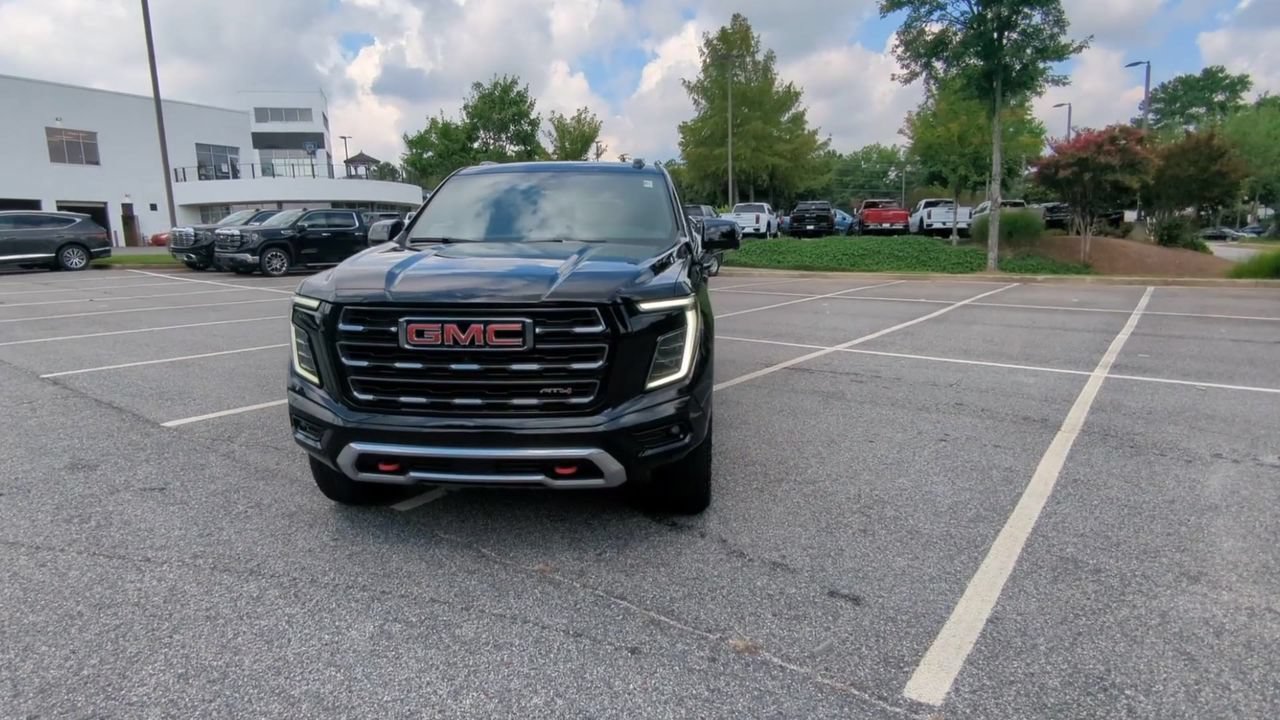 Used 2025 GMC Yukon AT4 w/ AT4 Premium Package AWD/4WD image 3
