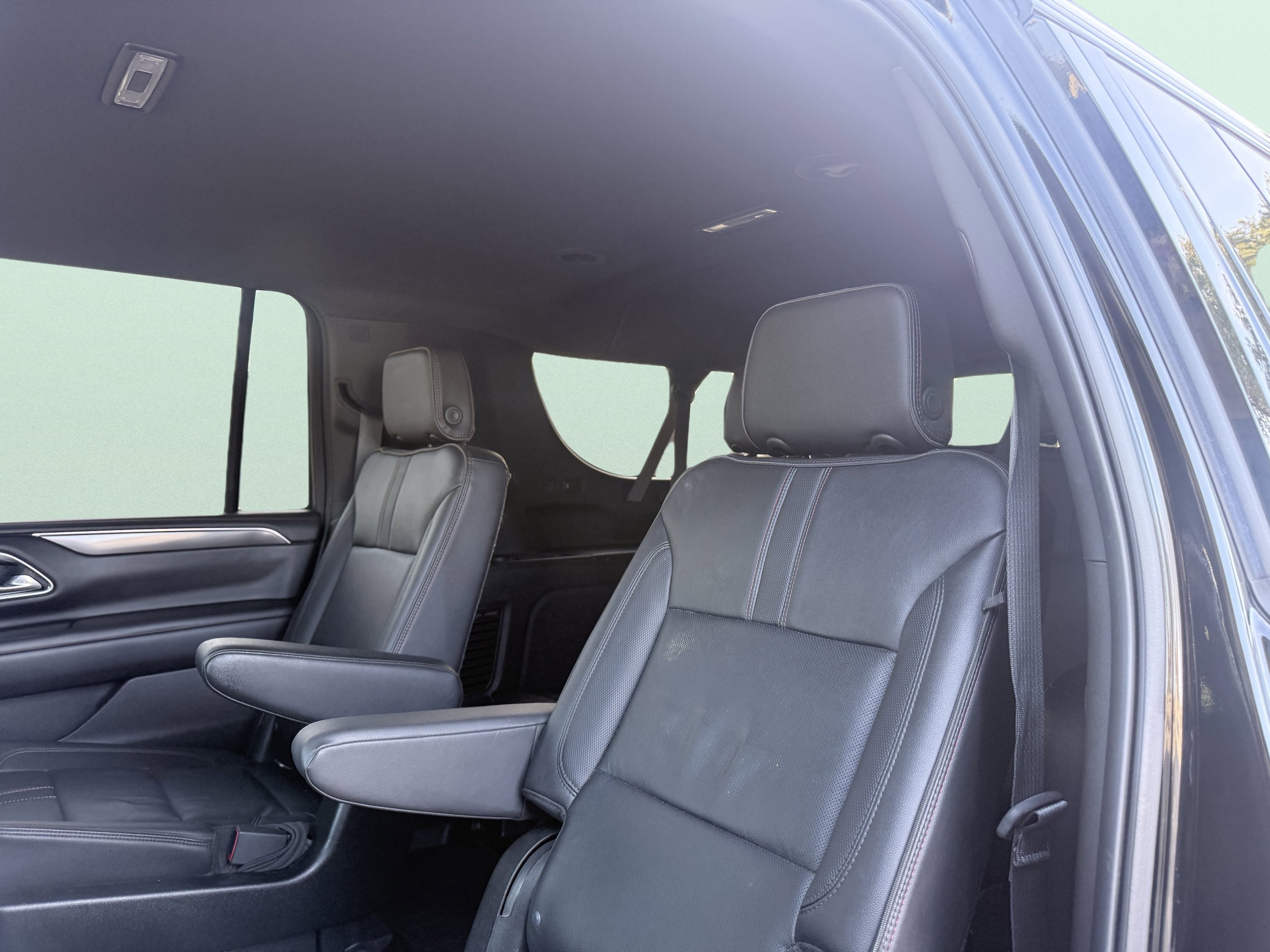 Used 2021 Chevrolet Suburban RST w/ Luxury Package AWD/4WD image 23