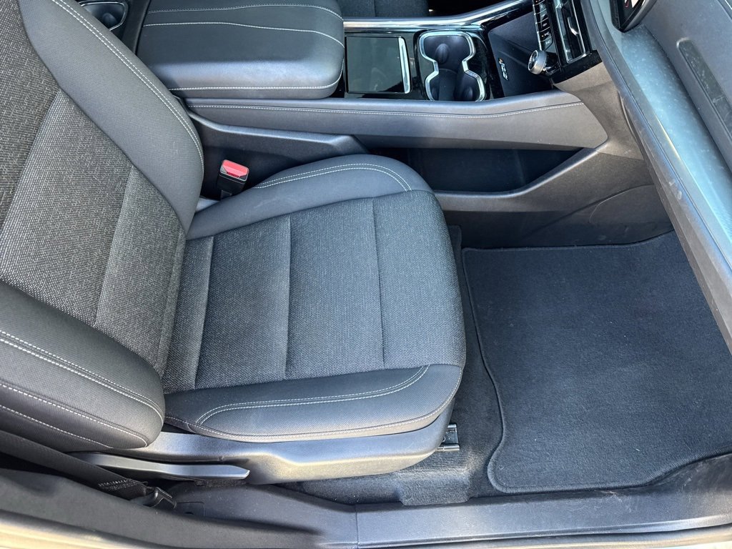 Used 2024 Chevrolet Traverse LT image 16