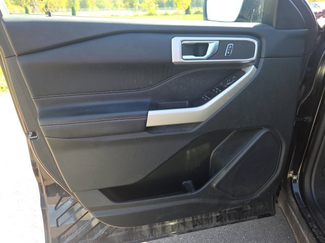 Used 2021 Ford Explorer XLT w/ Equipment Group 202A AWD/4WD image 25