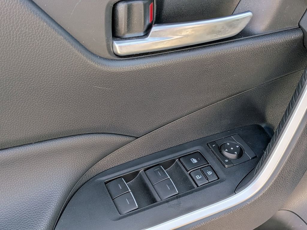Used 2025 Toyota RAV4 XLE AWD/4WD image 13