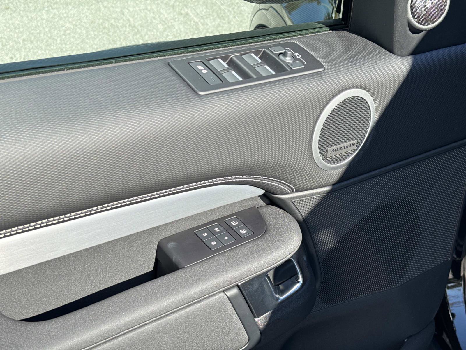 New 2026 Land Rover Discovery Limited Edition image 20