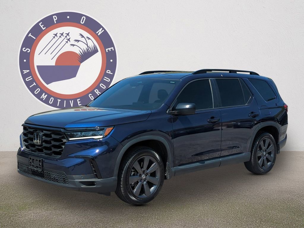 Used 2023 Honda Pilot Sport image 2