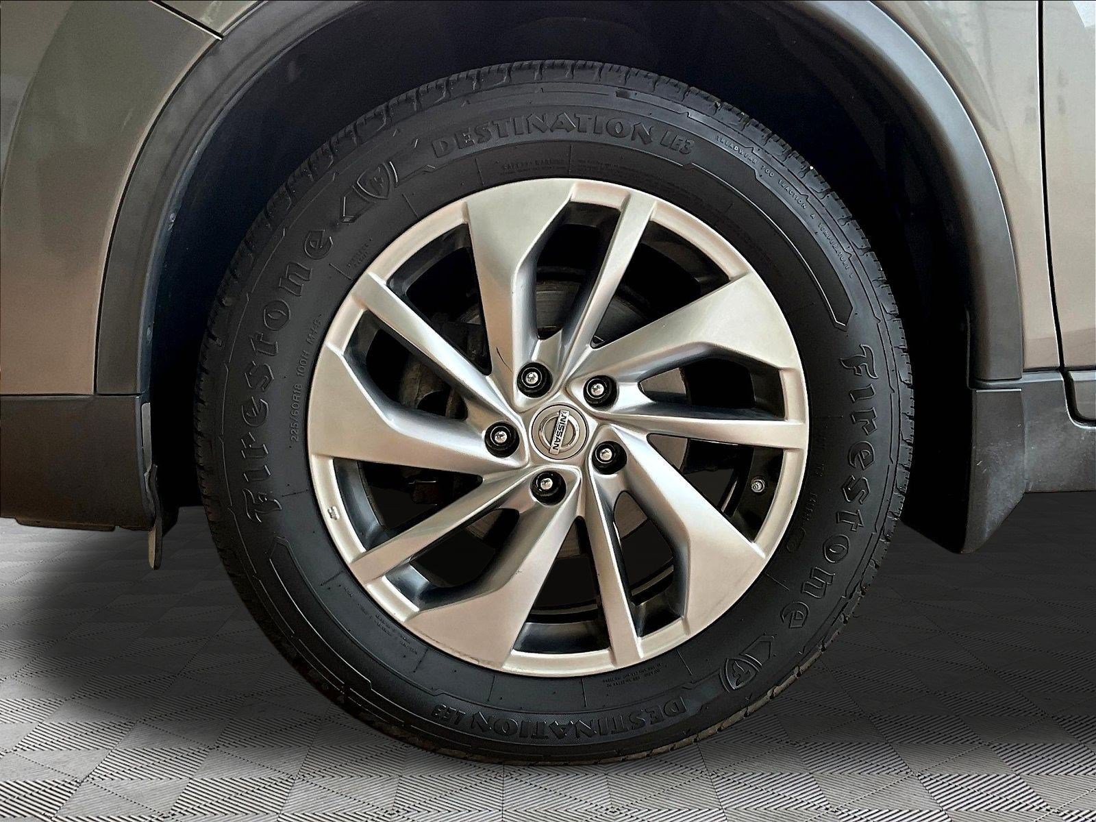 Used 2015 Nissan Rogue SL AWD/4WD image 32