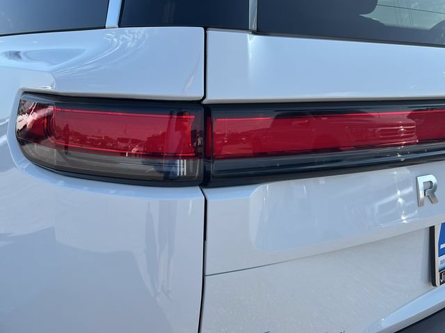 Used 2023 Rivian R1S Adventure AWD/4WD image 28