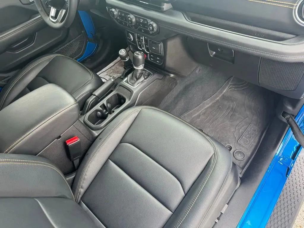 Used 2024 Jeep Wrangler Sahara w/ Technology Group image 17