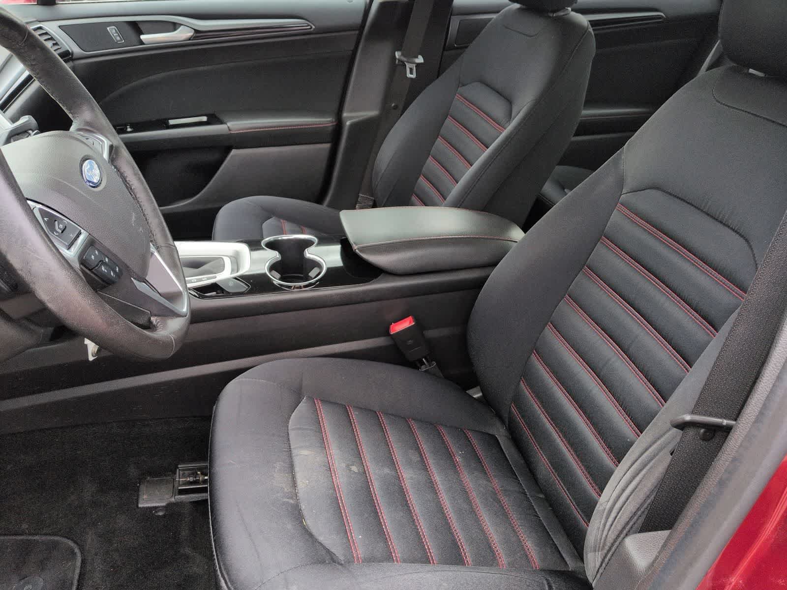 Used 2016 Ford Fusion SE FWD image 16