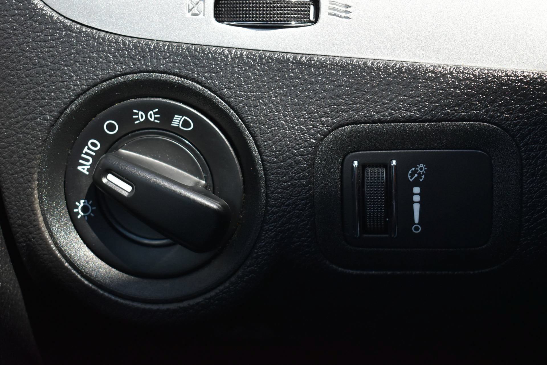 Used 2020 Dodge Journey SE FWD image 16